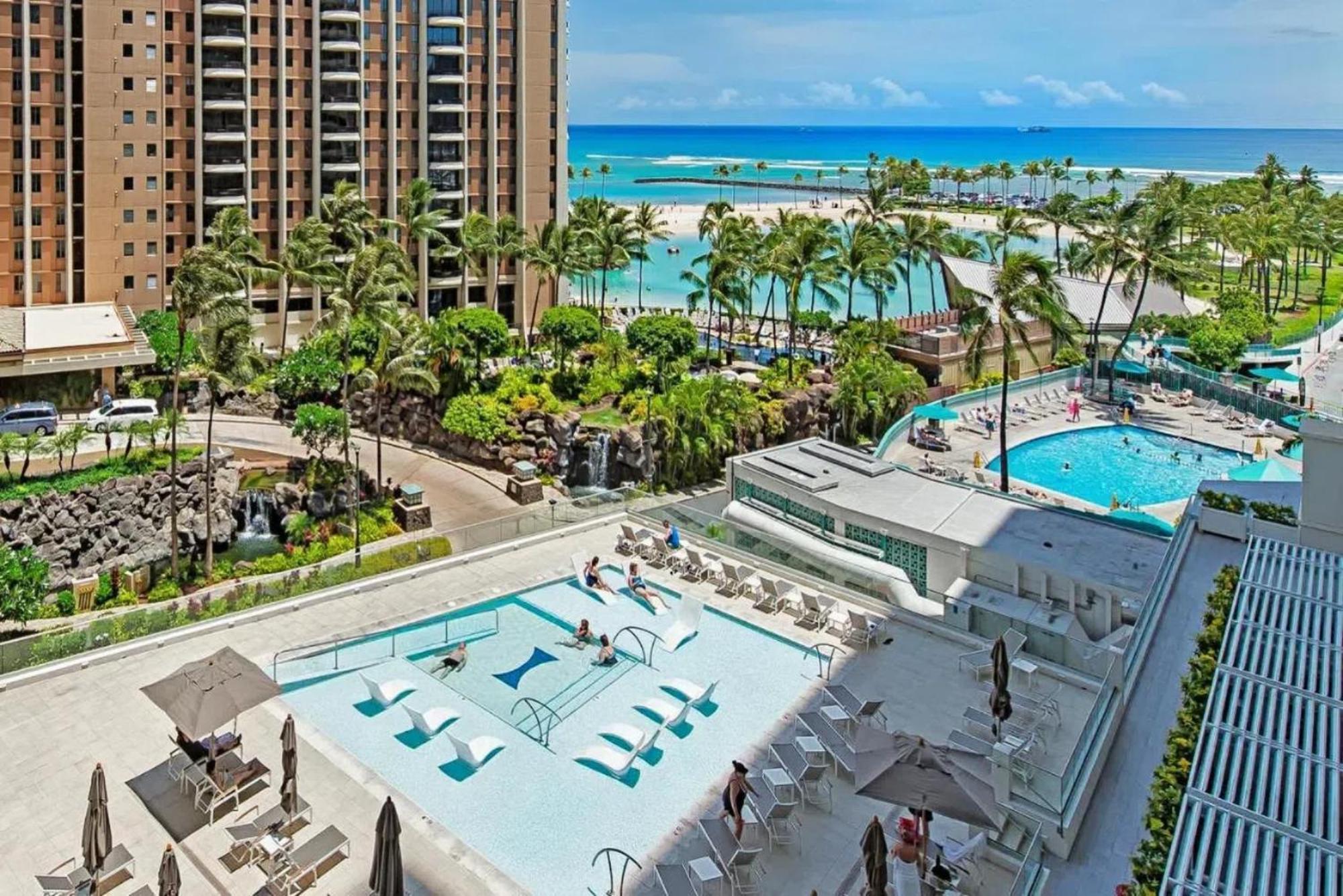 Panoramic Oceanview Resort - Full Kitchen In Each Room, 2 Swimming Pools, Onsite Restaurants, Fireworks Every Friday Honolulu Bagian luar foto
