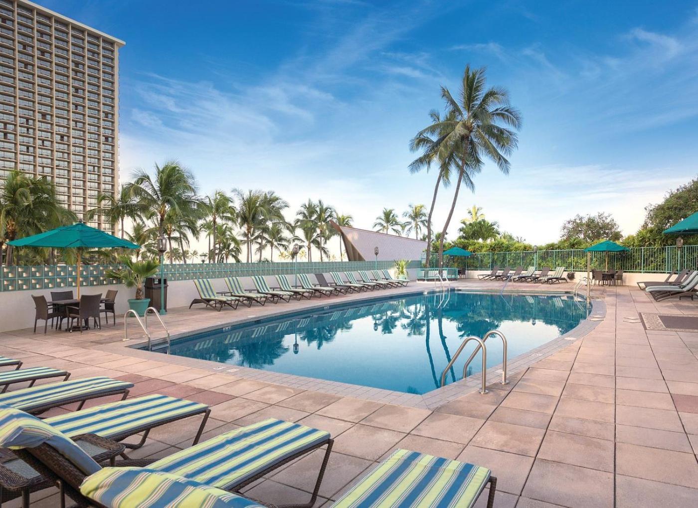 Panoramic Oceanview Resort - Full Kitchen In Each Room, 2 Swimming Pools, Onsite Restaurants, Fireworks Every Friday Honolulu Bagian luar foto
