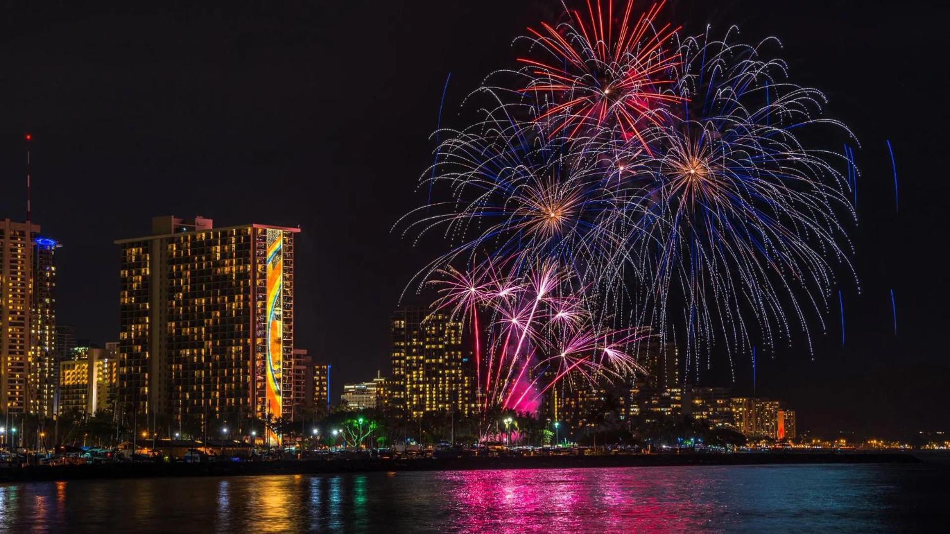 Panoramic Oceanview Resort - Full Kitchen In Each Room, 2 Swimming Pools, Onsite Restaurants, Fireworks Every Friday Honolulu Bagian luar foto