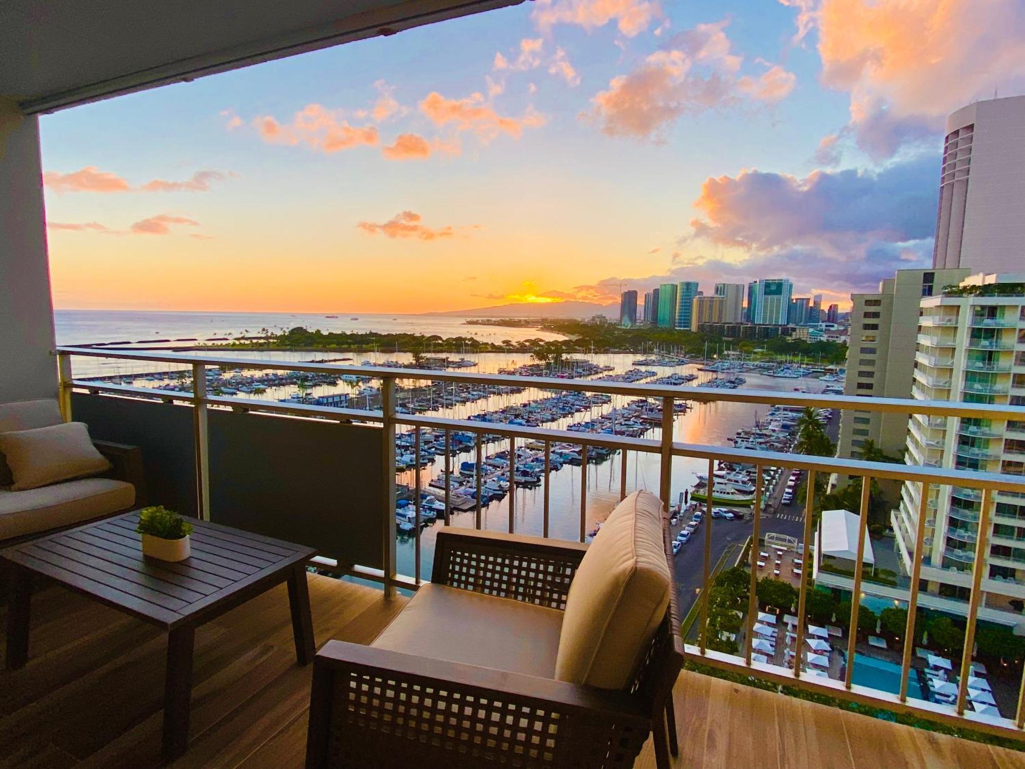Panoramic Oceanview Resort - Full Kitchen In Each Room, 2 Swimming Pools, Onsite Restaurants, Fireworks Every Friday Honolulu Bagian luar foto