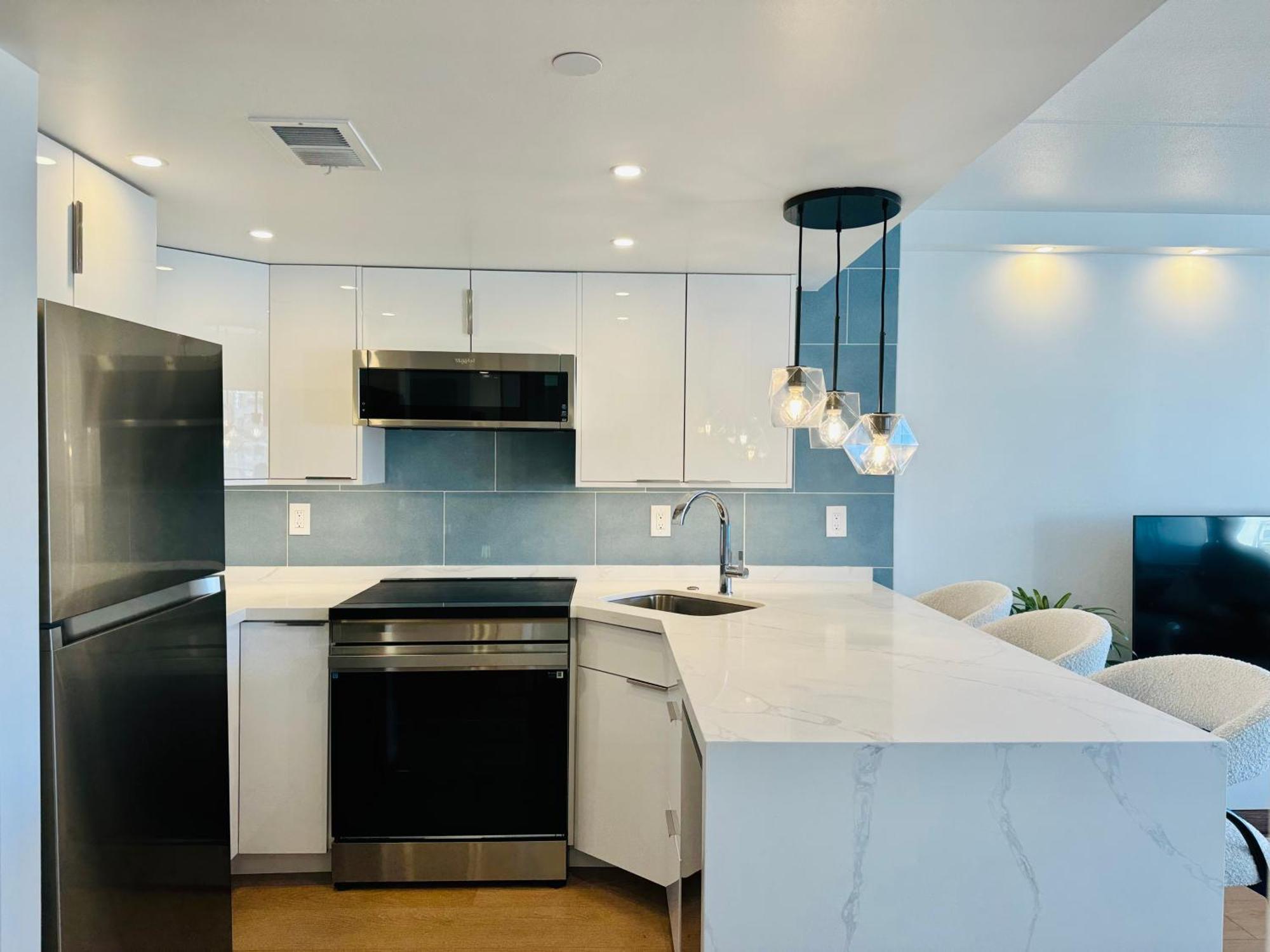 Panoramic Oceanview Resort - Full Kitchen In Each Room, 2 Swimming Pools, Onsite Restaurants, Fireworks Every Friday Honolulu Bagian luar foto