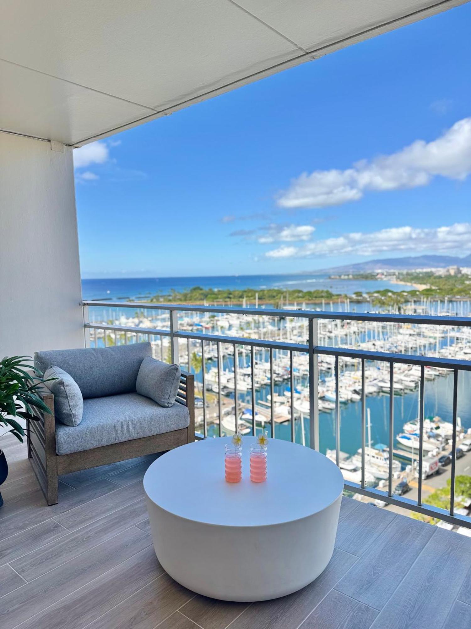 Panoramic Oceanview Resort - Full Kitchen In Each Room, 2 Swimming Pools, Onsite Restaurants, Fireworks Every Friday Honolulu Bagian luar foto